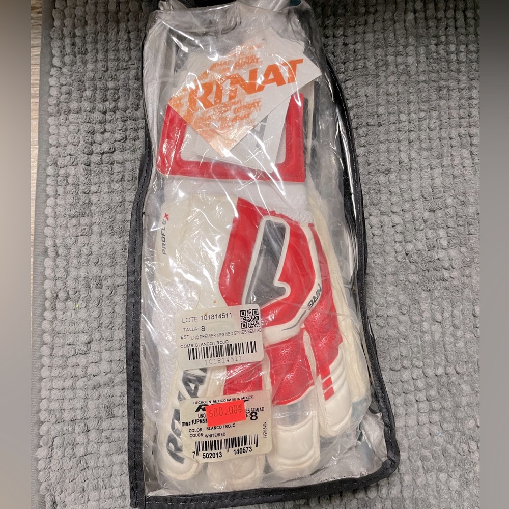 Soccer gloves